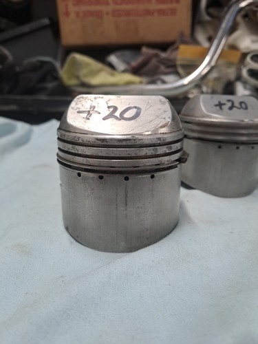 Triumph daytona 500 pistons - daytona,