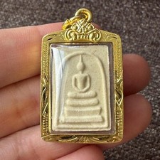 A010 Golden Pendant Phra