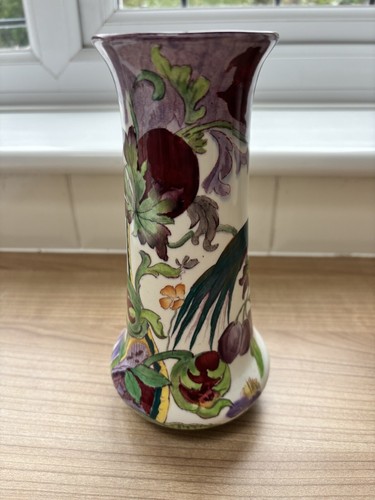 John tams vase - crown, pottery