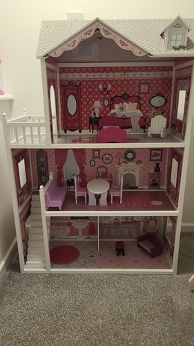 Isabelle wooden doll - isabelle's, house