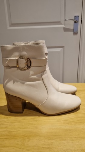 Cream ankle boots gokd buckle - boots,