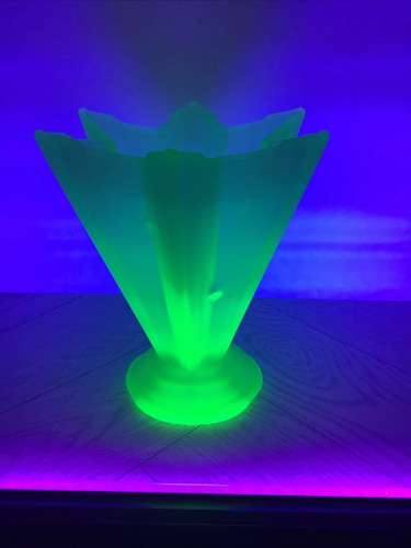 Bagley uranium glass - glass, 7"