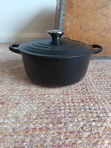Creuset signature cast iron - le,