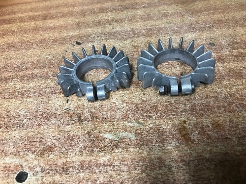 Triumph exhaust finned clamps - finned,