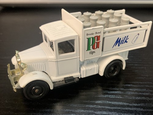 Lledo tips milk float - pg,