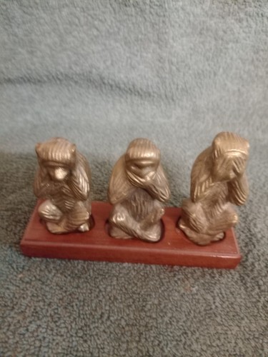 Three wise monkeys - three,