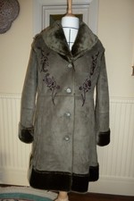 BETH TERRELL FAUX SHEARLING/SUEDE WARM  COAT SIZE M DARK GREEN WITH APPLIQUE
