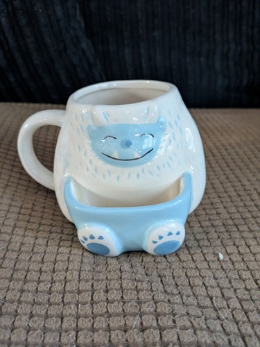 Blue white cat - &,