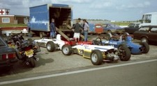 PHOTO  FF1600'S THE TWO CROMPTON CARS WERE DRIVEN BY CHRIS FOX (#20) AND JOHN VI