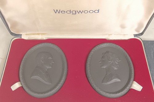 1972 wedgwood black basalt - 1972,