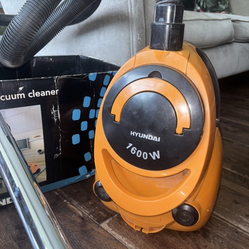 Hyundai 1600w vintage vacuum - hyundai,