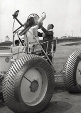 Space vehicle for lunar