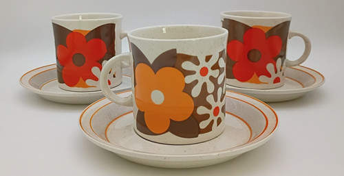 Sets 1970s cup saucers - &,