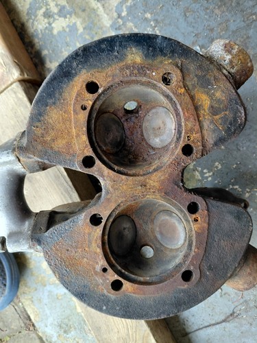 Iron triumph cylinder head - triumph,