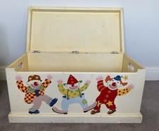 Charming Solid Hard Wood Toy Box / Chest Storage With Lid Decorated With Clowns