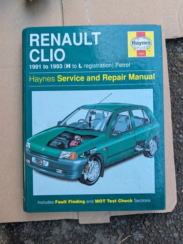 Old renault clio - old,