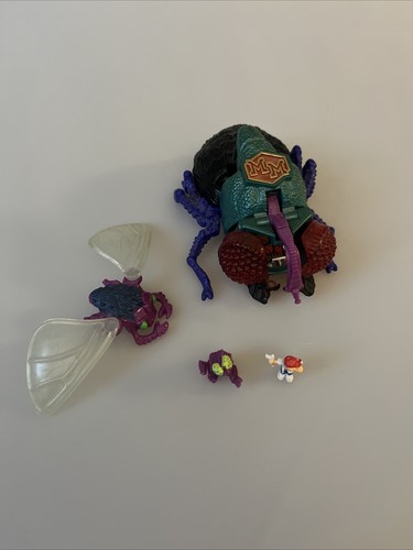 Mighty max squashes the fly - max,