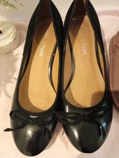 Womens Size 5 Shoes Very Nice