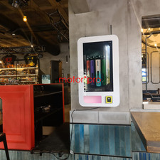 2023 32 Inch Touch Screen Small Mini Wall Mounted Vending Machines Card Reader