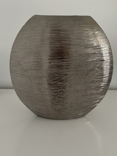 Stunning silver coloured - silver,