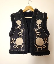 Zara Gilet Size S Double Faced Faux Shearling Suede Black Cream Embroidered Boho