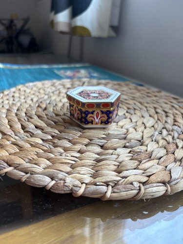 Royal crown derby bone - crown,