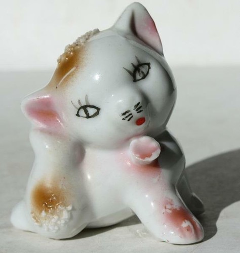 Cat kitten figurine - kitten, flower