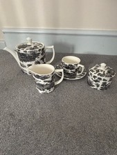 Spode Zoological Gardens – Teapot, tea cup with saucer, milk jug and sugar bowl