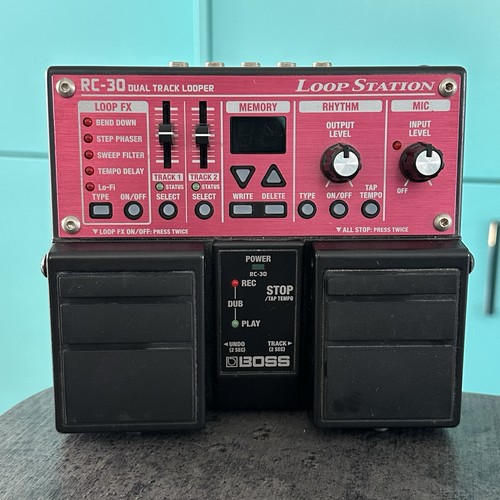Boss loop station - station, guitar