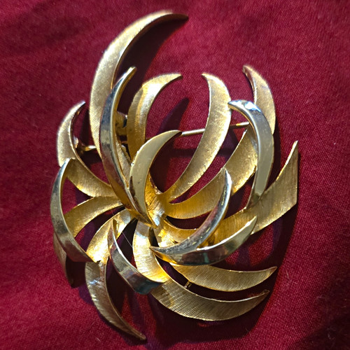 Crown trifari vintage gold - crown,