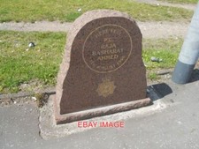 PHOTO  A MEMORIAL ON OLDHAM