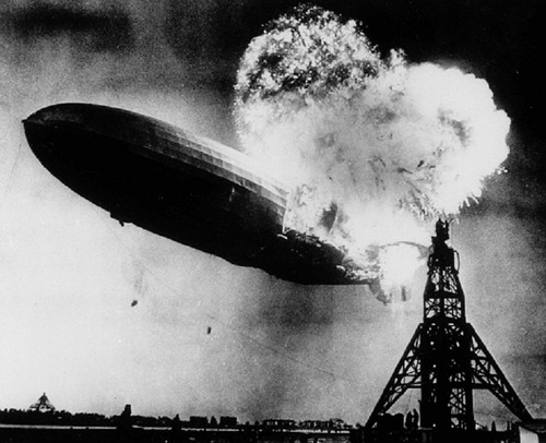 Zeppelin hindenburg catching - zeppelin,