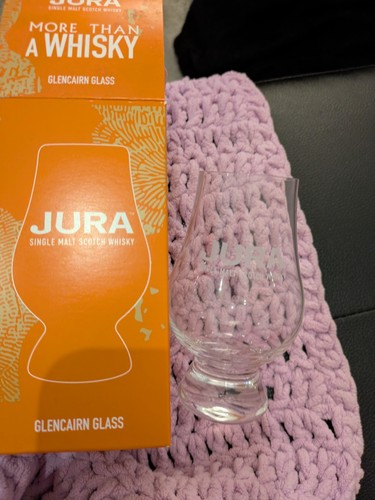 Jura single malt whisky nosing - single,