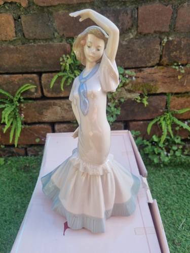 Nao lladro figurine - nao,