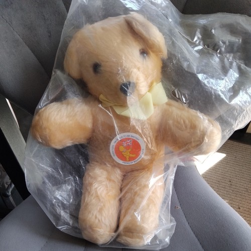 Teddy bear peeks - peeks, of