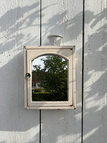 Small vintage metal bathroom - small,