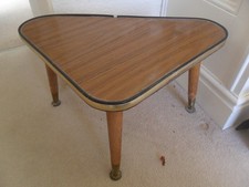 VINTAGE RETRO 1960s TEAK SMALL TRIANGLE SHAPED PLANT TABLE WITH DANSETTE LEGS.