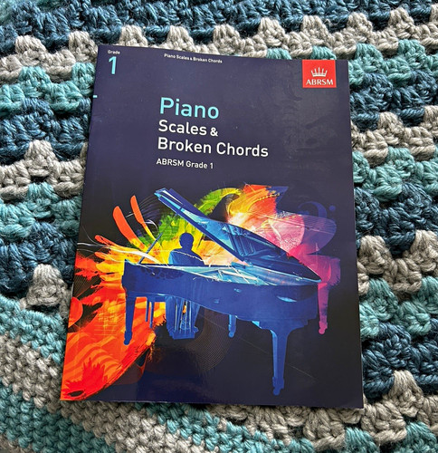 Abrsm piano scales broken - &,