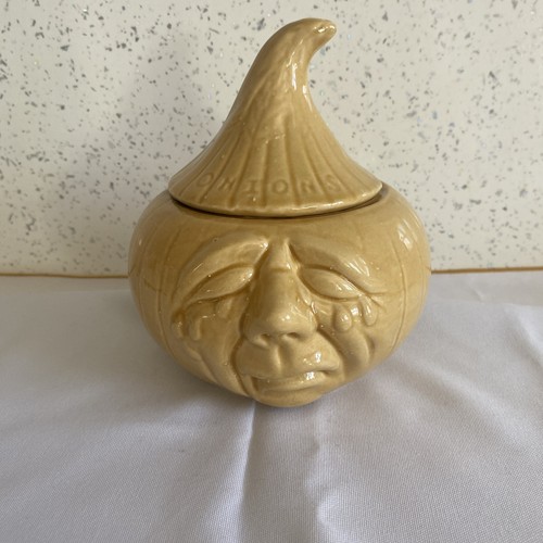 Pickled onion crying - onion, face