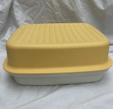 VINTAGE TUPPERWARE Lidded Cake Bun Cupcake Loaf Cheese Food Storage Container