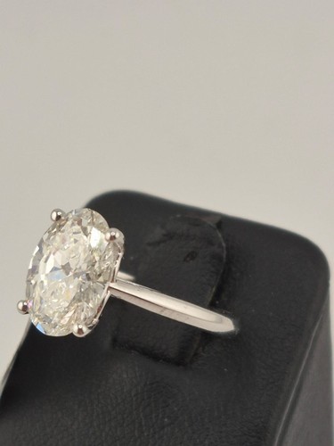 Oval cut diamond solitaire - oval, /