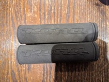 Kona RaceLight MTB Grips - Black Rubber   Push On Retro Lightweight