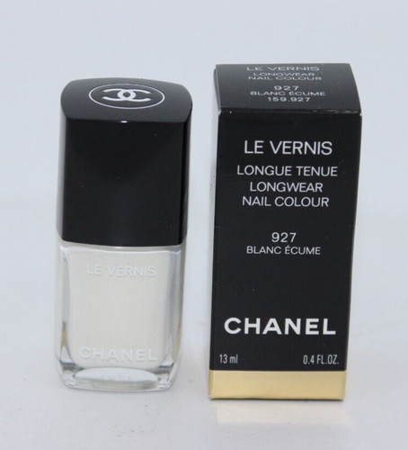 Chanel vernis longue - longue, tenue