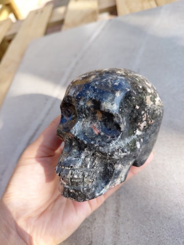 655g large skull crystal - 655g,