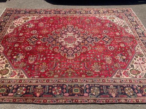 Traditional style rug - traditional,