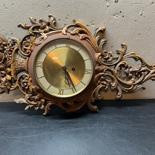 SYROCO Scrolling Goldtune Wall