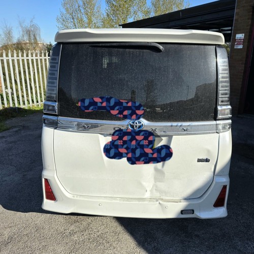 Toyota voxy 2021 tailgate boot - toyota,