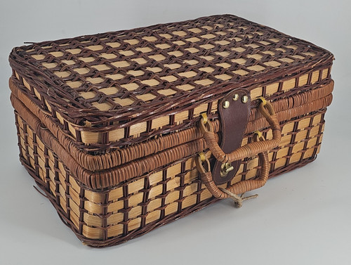 Vintage wicker picnic - ​vintage,