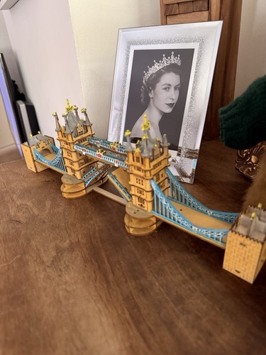 Tower bridge wooden model - ,
