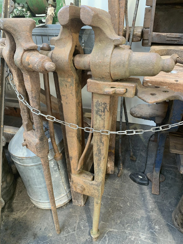 Reclaimed blacksmith leg - reclaimed,